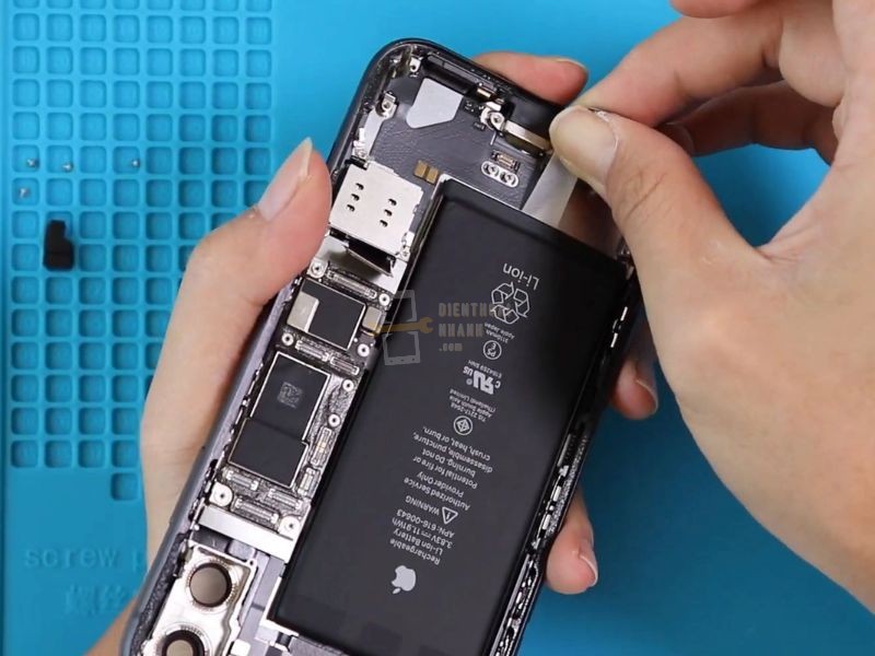 khi-nao-nen-thay-pin-iphone-11-120